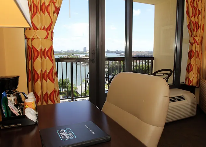 Pier House 60 Clearwater Marina 3*
