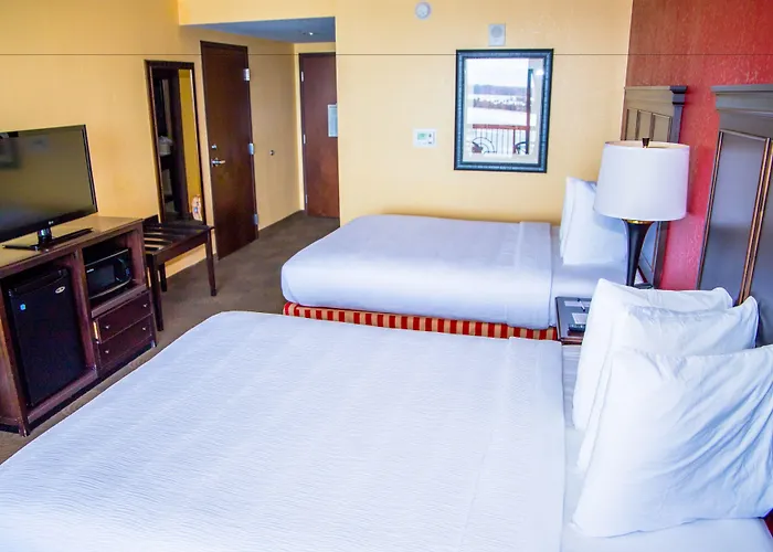 Pier House 60 Clearwater Marina Hotel 3*