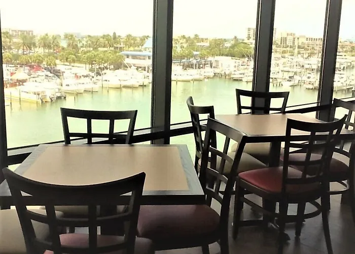 Pier House 60 Clearwater Marina 3*