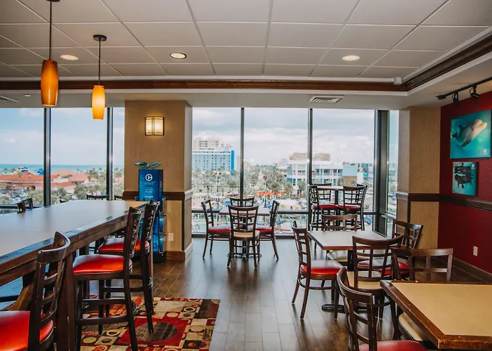 Pier House 60 Clearwater Marina Hotel 3*