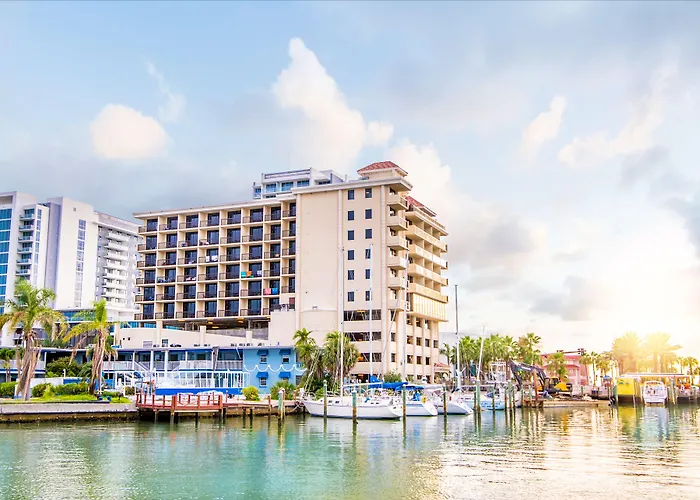 Pier House 60 Clearwater Marina Hotel 3*