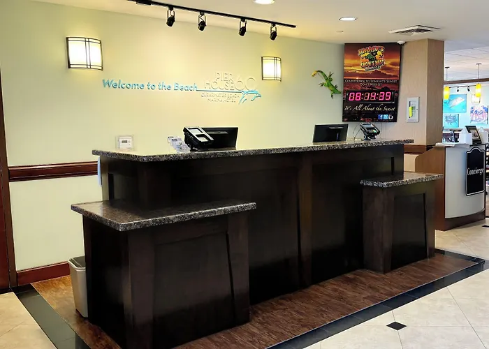 Pier House 60 Clearwater Marina Hotel 3*