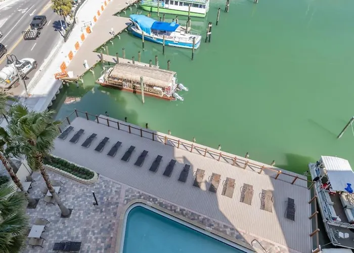 Pier House 60 Clearwater Marina Hotel 3*