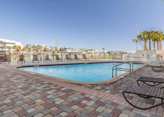 Pier House 60 Clearwater Marina